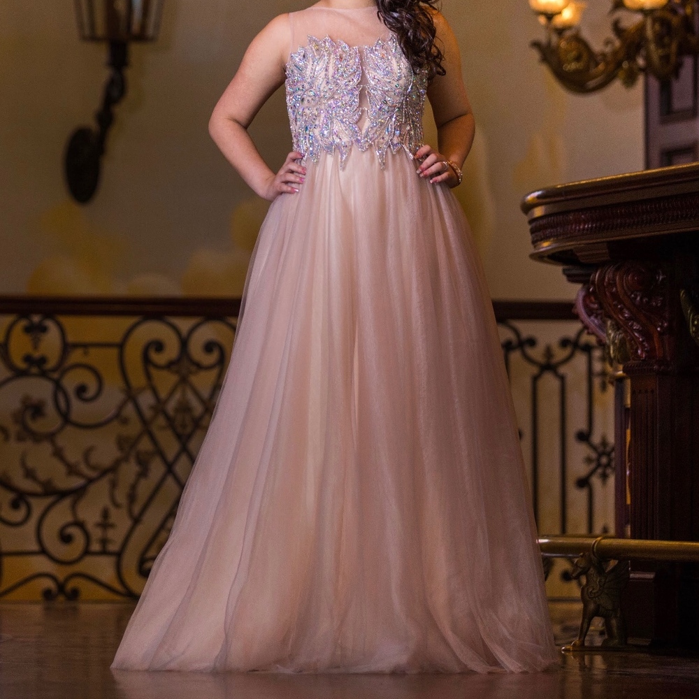 Size 6: Camille La Vie Prom/Quinces/ Event Formal